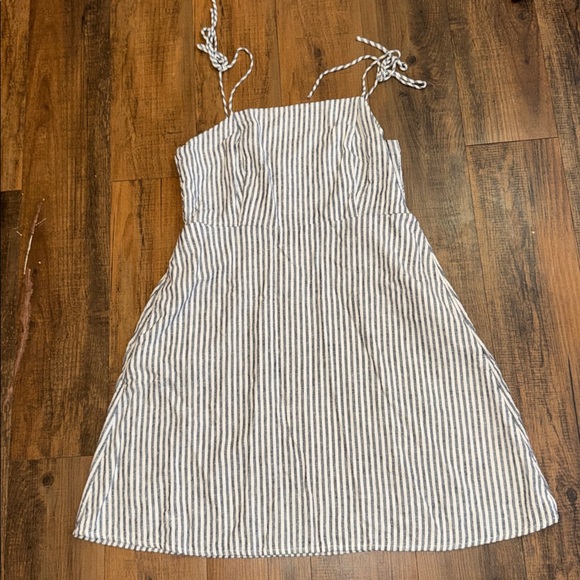 Old Navy Black and White Striped Mini Dress - Picture 5 of 11